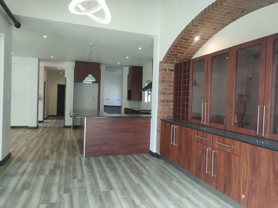 4 Bedroom Property for Sale in Greenstone Hill Gauteng