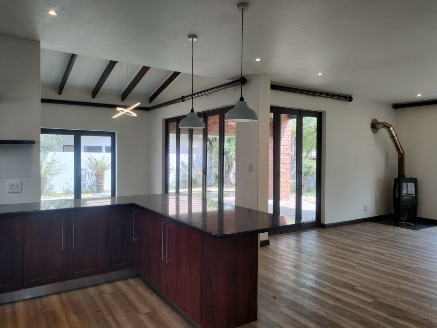 4 Bedroom Property for Sale in Greenstone Hill Gauteng