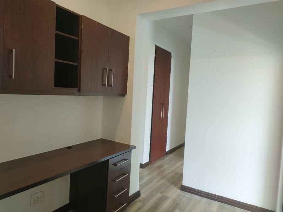 4 Bedroom Property for Sale in Greenstone Hill Gauteng