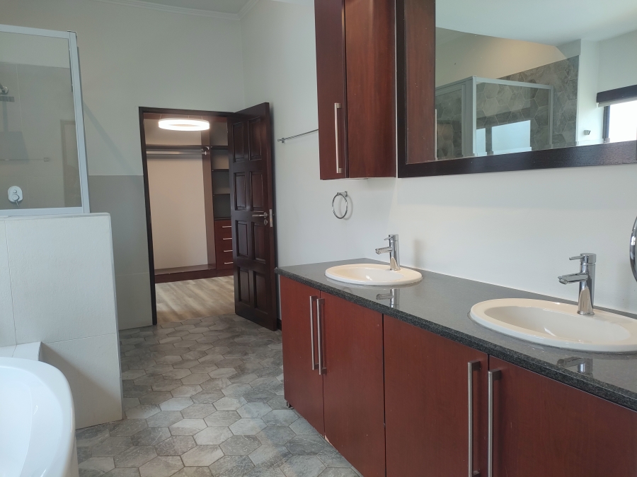 4 Bedroom Property for Sale in Greenstone Hill Gauteng