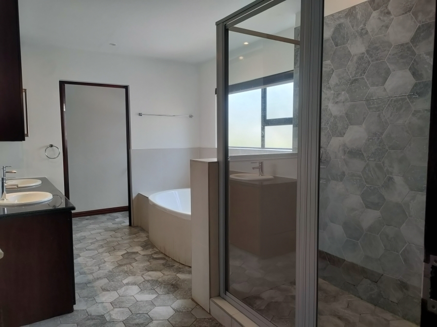 4 Bedroom Property for Sale in Greenstone Hill Gauteng