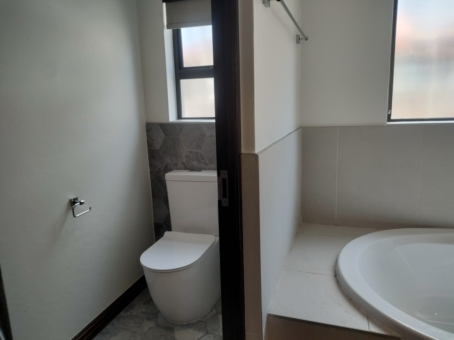 4 Bedroom Property for Sale in Greenstone Hill Gauteng