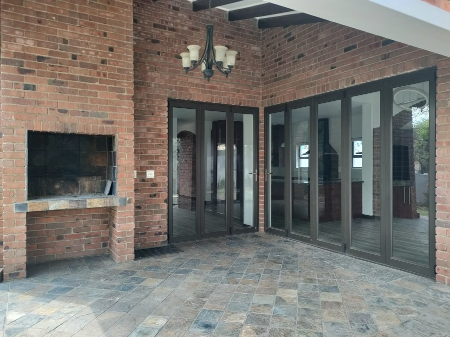 4 Bedroom Property for Sale in Greenstone Hill Gauteng