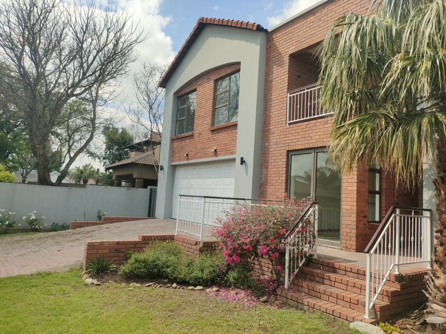 4 Bedroom Property for Sale in Greenstone Hill Gauteng
