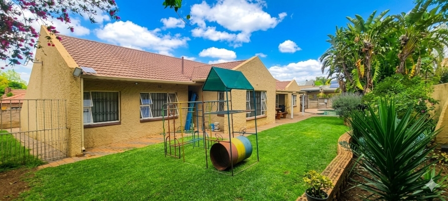 3 Bedroom Property for Sale in Edenvale Central Gauteng