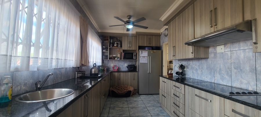 3 Bedroom Property for Sale in Edenvale Central Gauteng