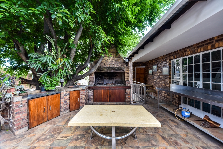 6 Bedroom Property for Sale in Riviera Gauteng