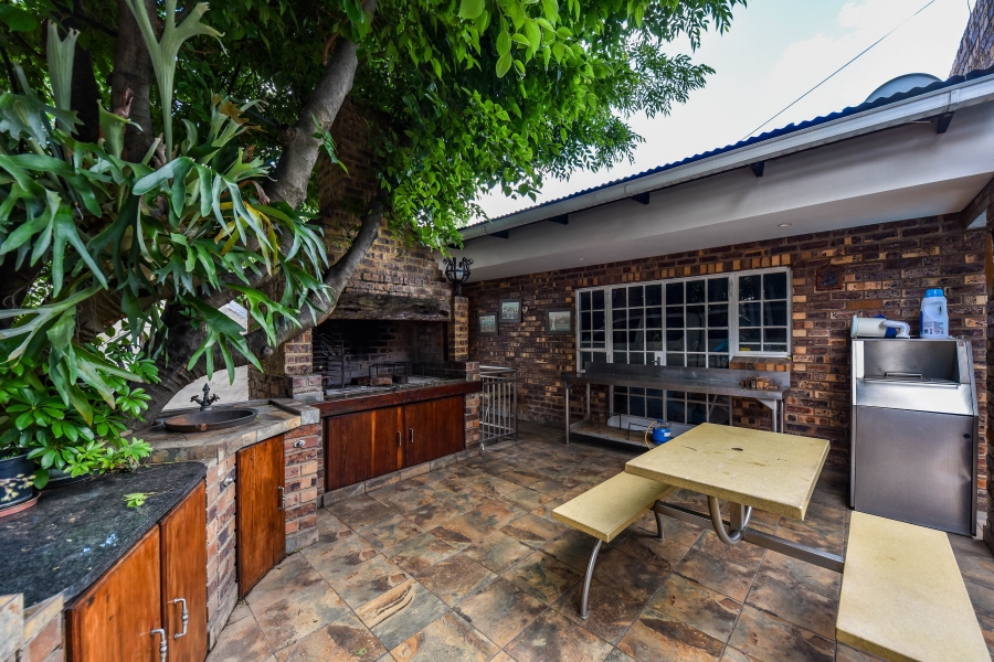 6 Bedroom Property for Sale in Riviera Gauteng