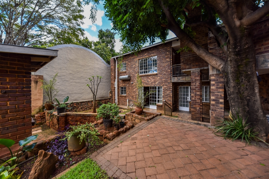 6 Bedroom Property for Sale in Riviera Gauteng