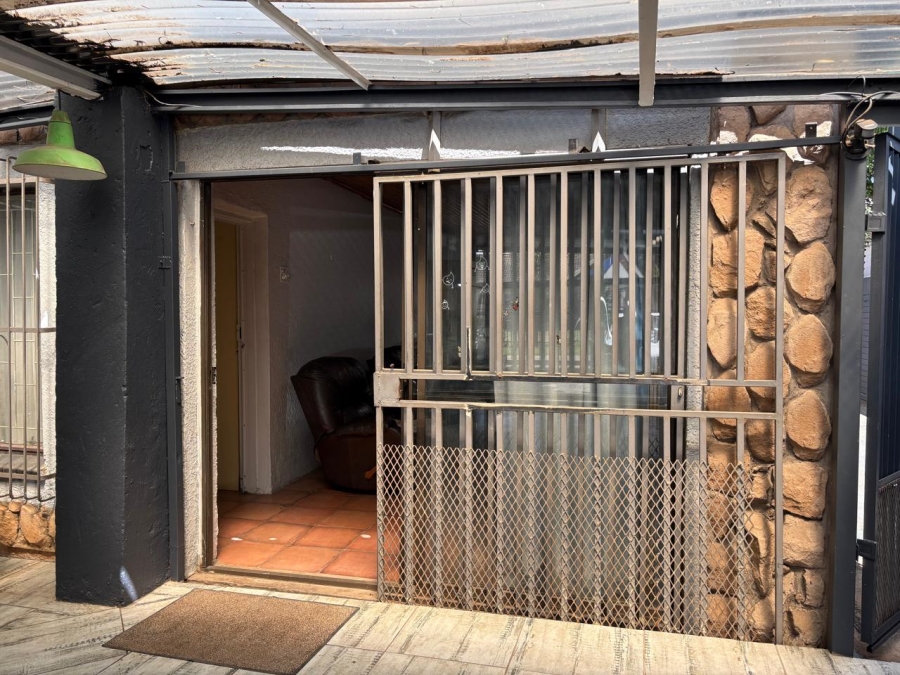 To Let 3 Bedroom Property for Rent in Waverley Gauteng