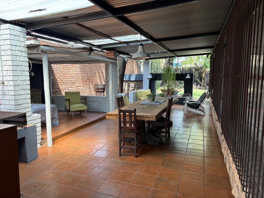 To Let 3 Bedroom Property for Rent in Waverley Gauteng