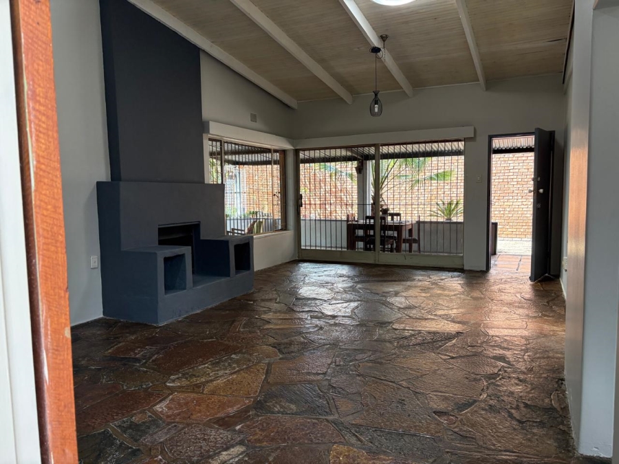 To Let 3 Bedroom Property for Rent in Waverley Gauteng