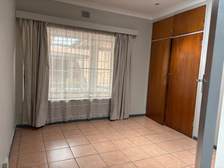 To Let 3 Bedroom Property for Rent in Waverley Gauteng