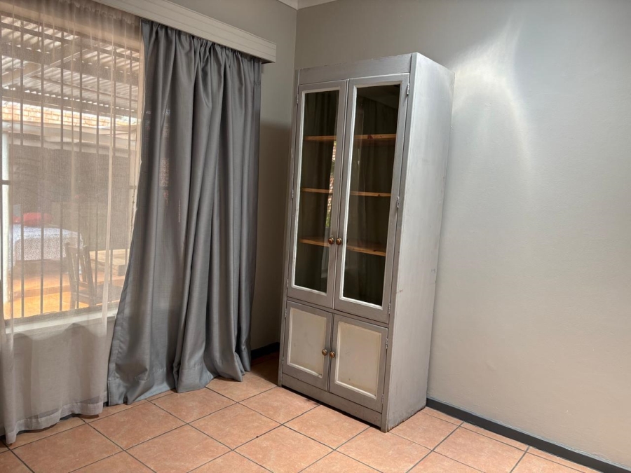 To Let 3 Bedroom Property for Rent in Waverley Gauteng