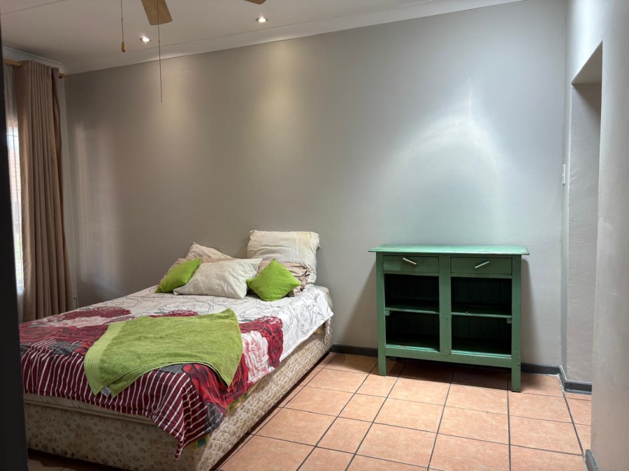 To Let 3 Bedroom Property for Rent in Waverley Gauteng