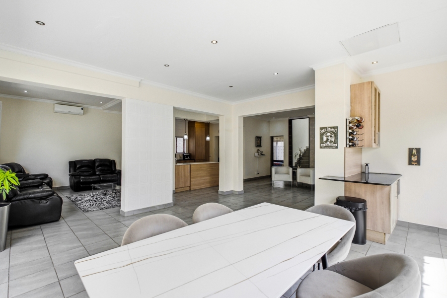 4 Bedroom Property for Sale in Douglasdale Gauteng