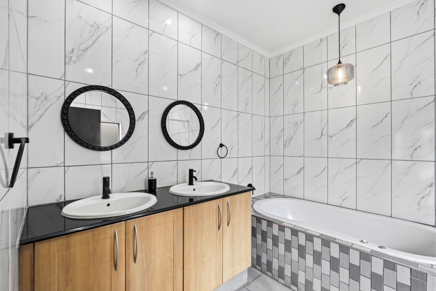 4 Bedroom Property for Sale in Douglasdale Gauteng