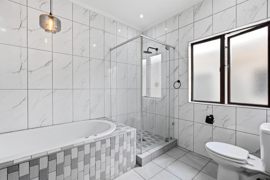 4 Bedroom Property for Sale in Douglasdale Gauteng