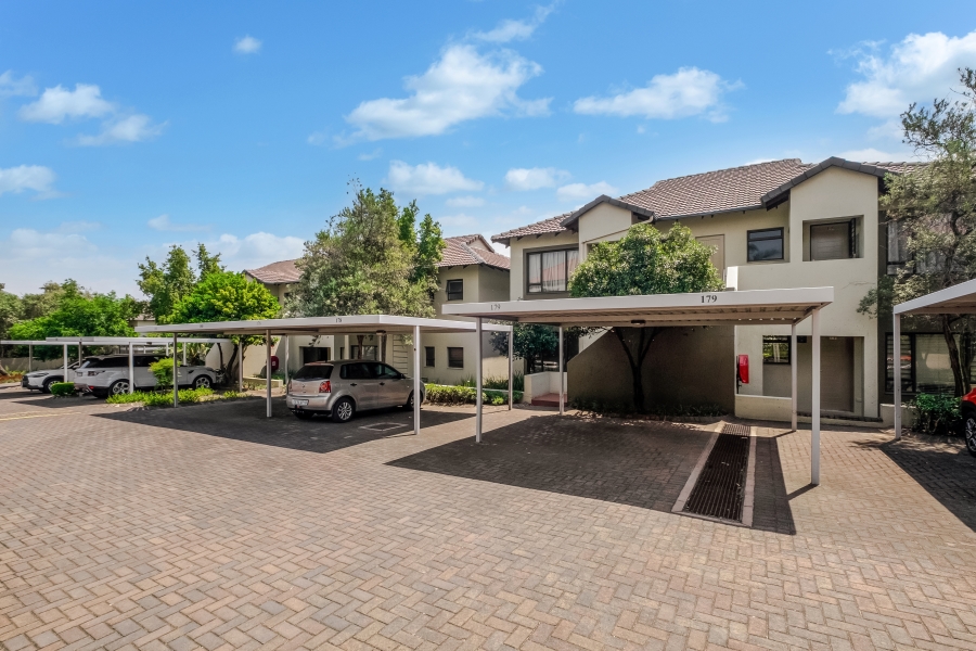 To Let 2 Bedroom Property for Rent in Fourways Gauteng