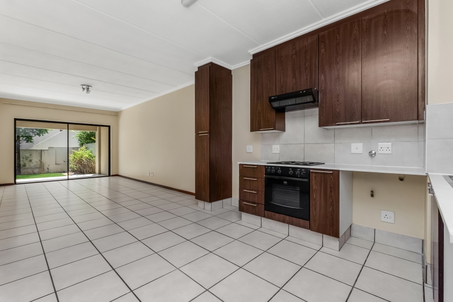 To Let 2 Bedroom Property for Rent in Fourways Gauteng