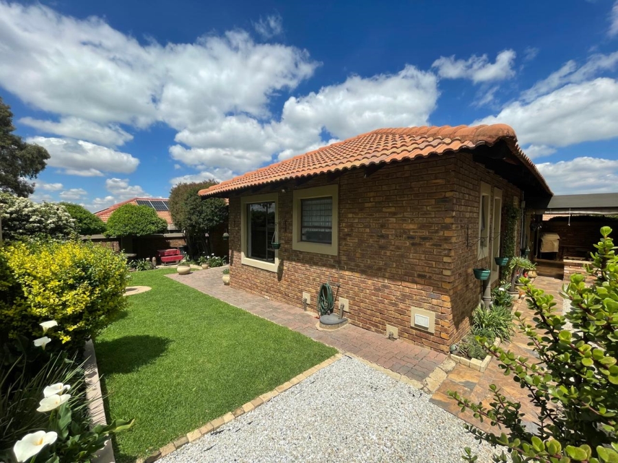 3 Bedroom Property for Sale in Lambton Gauteng