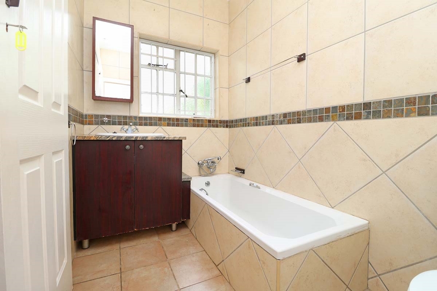 To Let 4 Bedroom Property for Rent in Sandringham Gauteng