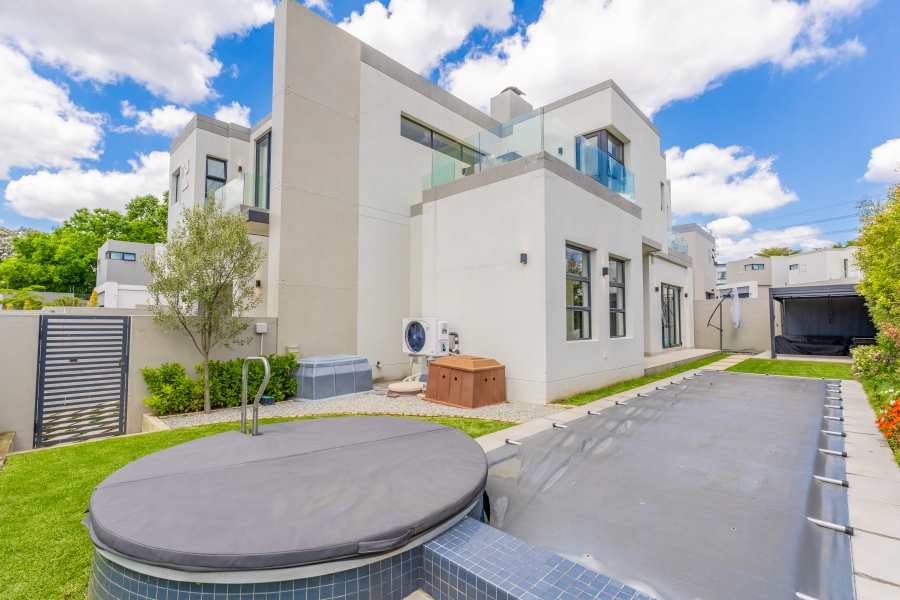 4 Bedroom Property for Sale in Lonehill Gauteng