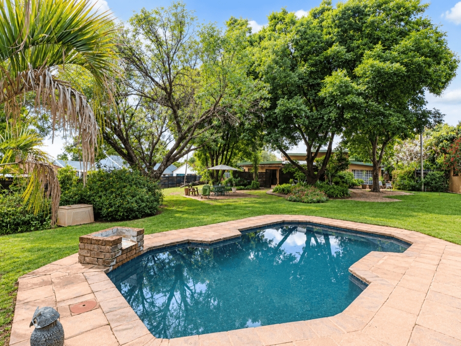12 Bedroom Property for Sale in Glen Austin Gauteng