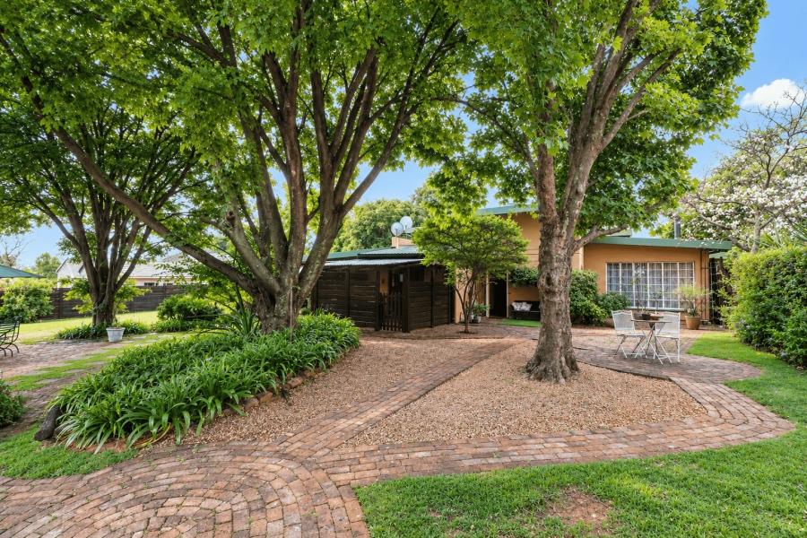12 Bedroom Property for Sale in Glen Austin Gauteng