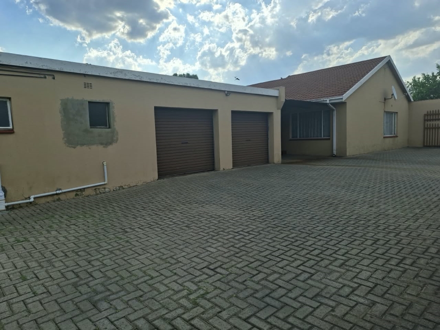 7 Bedroom Property for Sale in Bedworth Park Gauteng