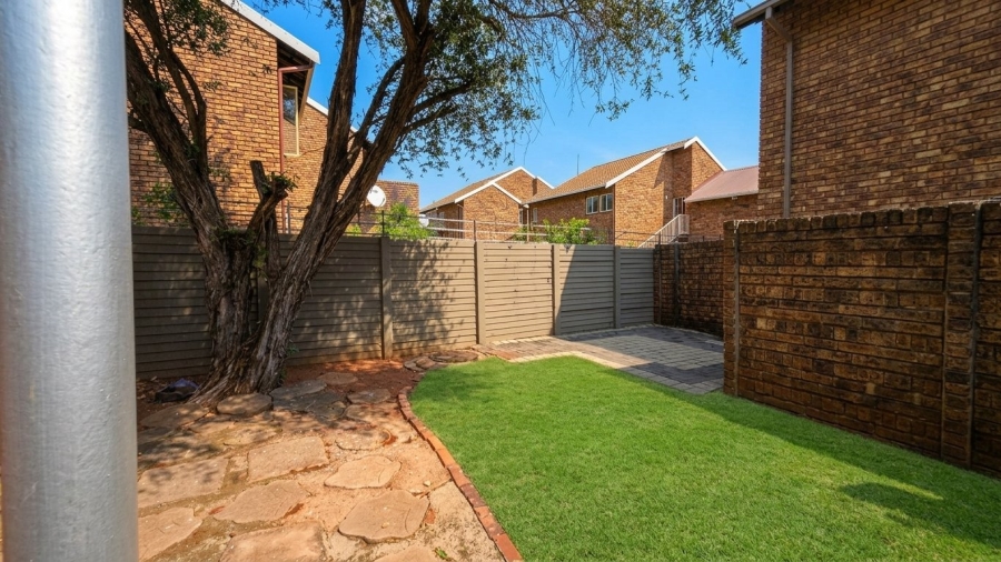 2 Bedroom Property for Sale in Doornpoort Gauteng