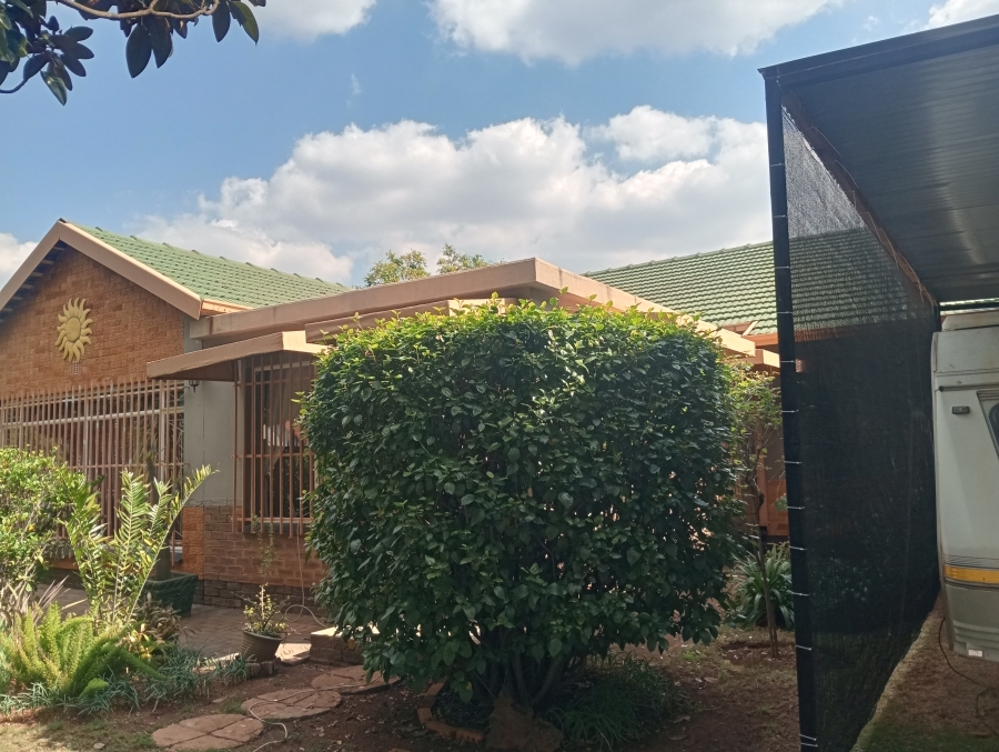 5 Bedroom Property for Sale in Birchleigh Gauteng