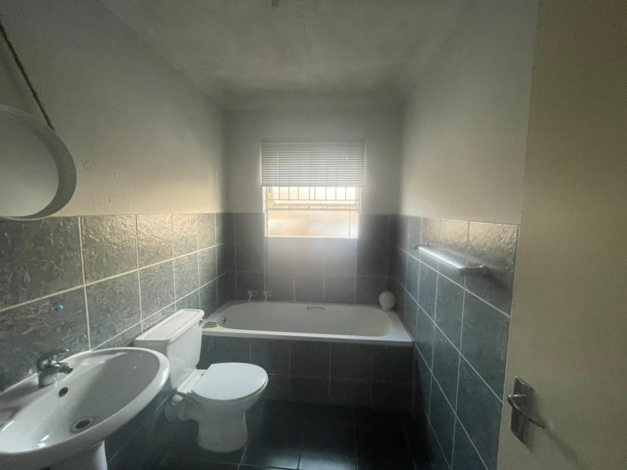 2 Bedroom Property for Sale in Vorna Valley Gauteng