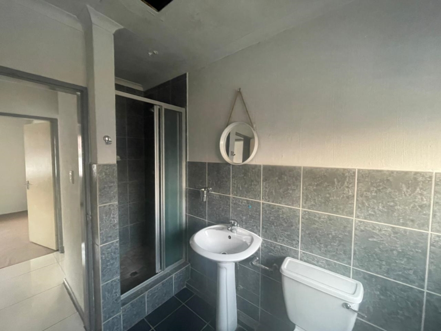 2 Bedroom Property for Sale in Vorna Valley Gauteng