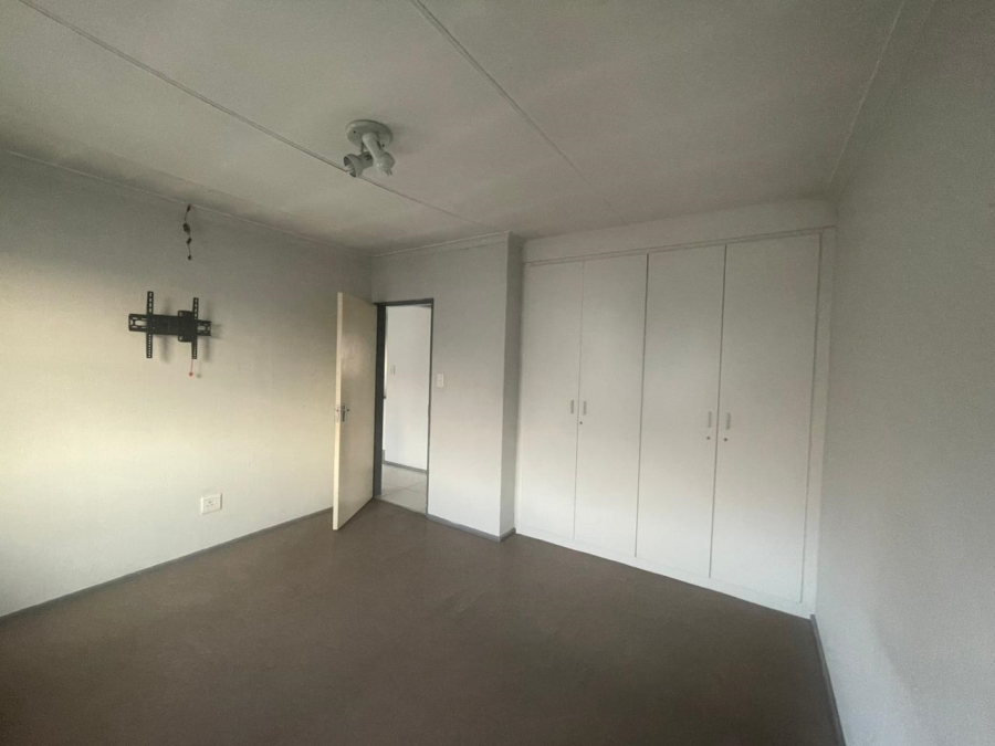 2 Bedroom Property for Sale in Vorna Valley Gauteng