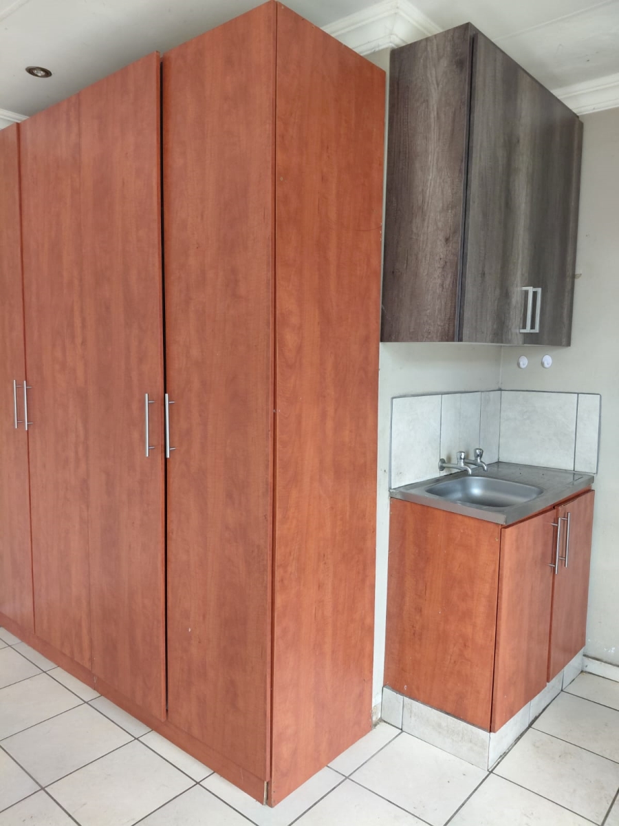 To Let 1 Bedroom Property for Rent in Birch Acres Gauteng