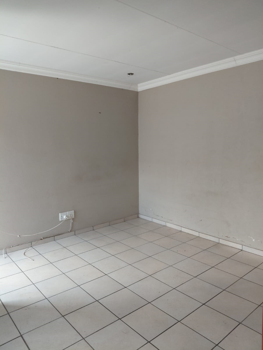 To Let 1 Bedroom Property for Rent in Birch Acres Gauteng