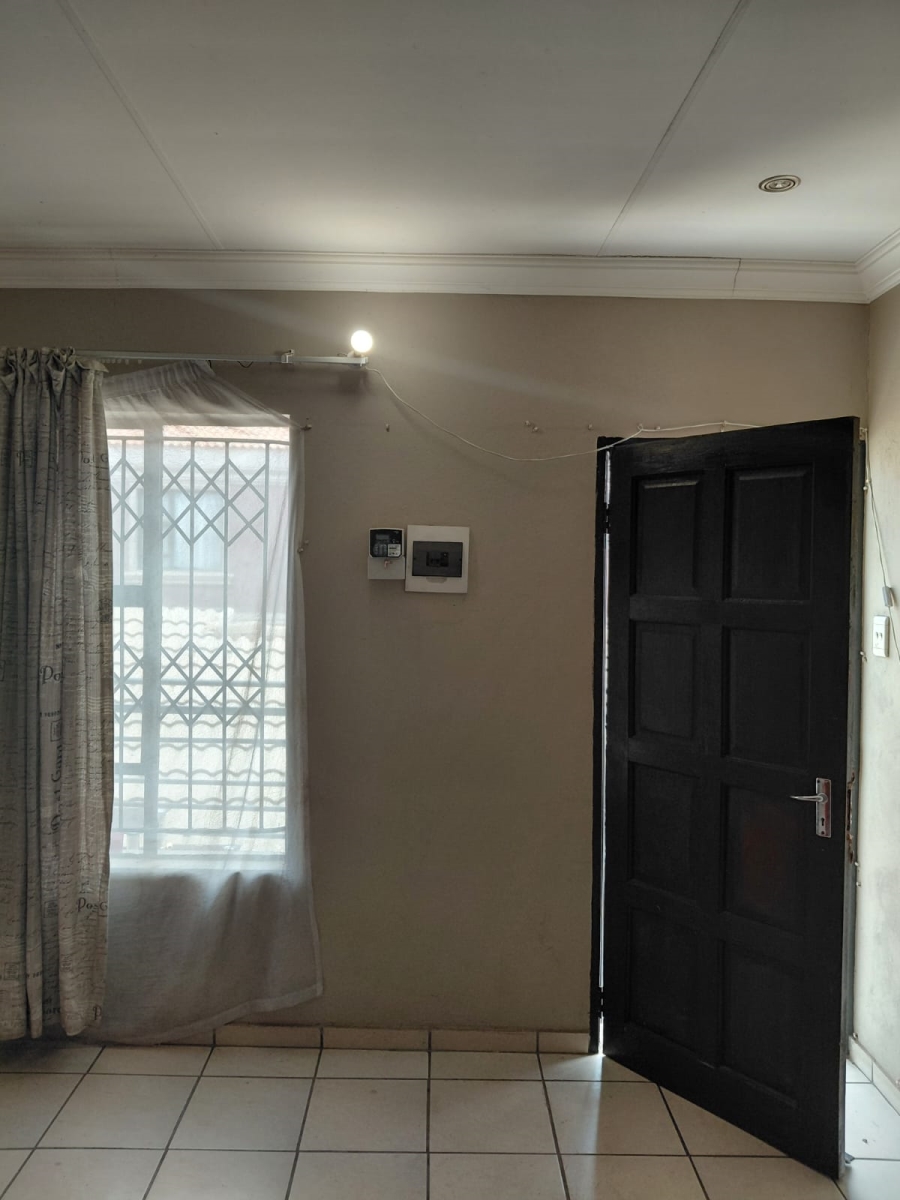 To Let 1 Bedroom Property for Rent in Birch Acres Gauteng