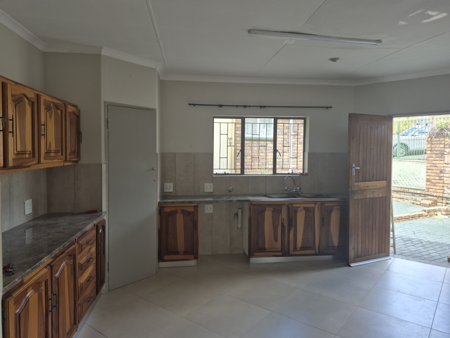To Let 3 Bedroom Property for Rent in Faerie Glen Gauteng