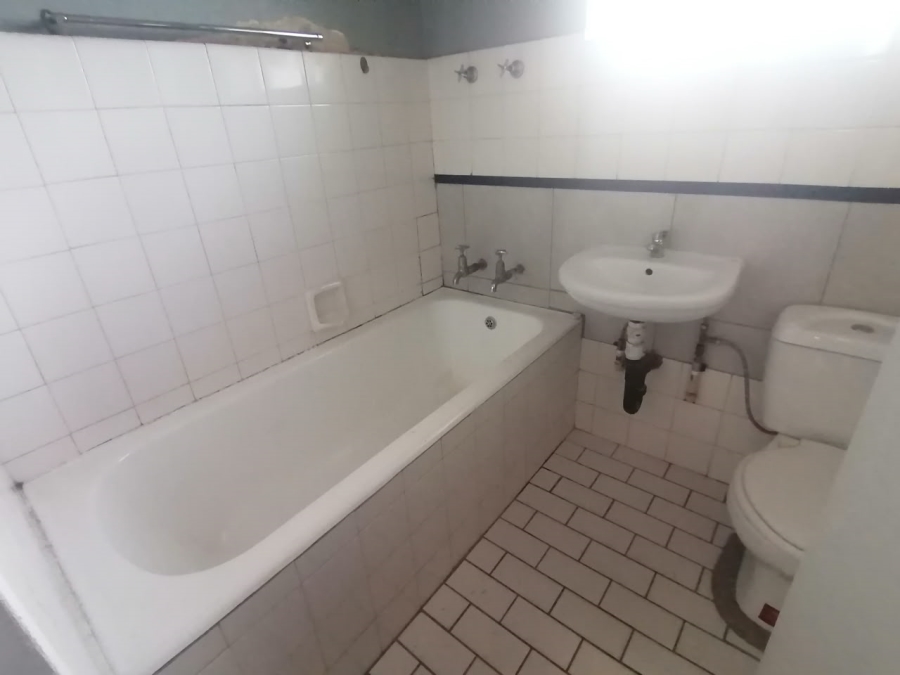 1 Bedroom Property for Sale in Queenswood Gauteng