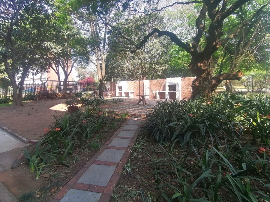 1 Bedroom Property for Sale in Queenswood Gauteng