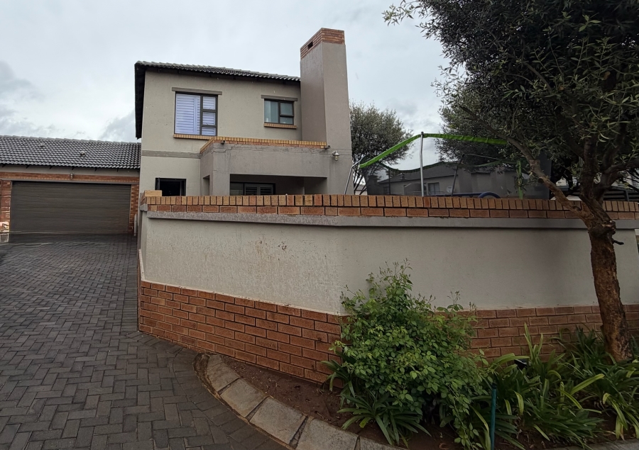 To Let 3 Bedroom Property for Rent in Montana Gauteng
