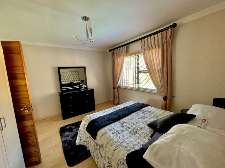 3 Bedroom Property for Sale in Mackenzie Park Gauteng