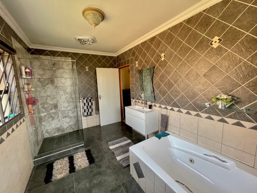 3 Bedroom Property for Sale in Mackenzie Park Gauteng