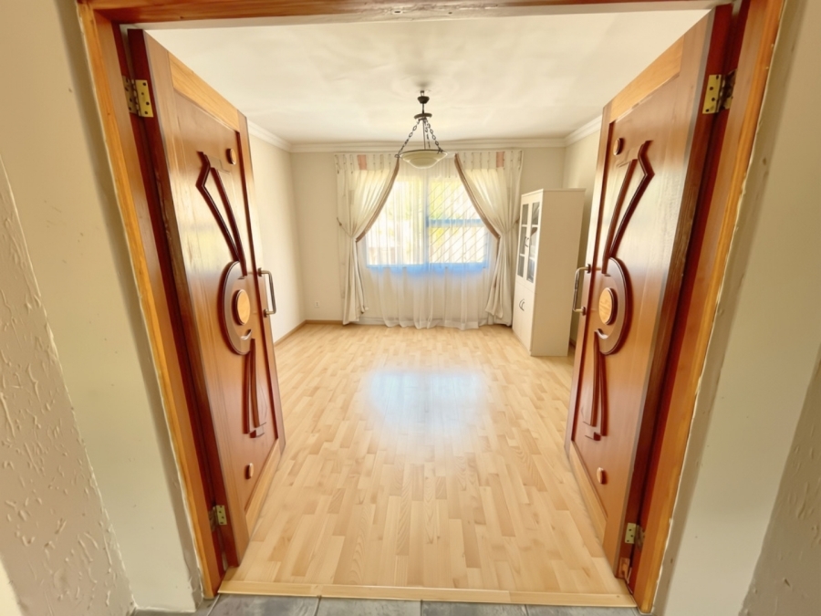 3 Bedroom Property for Sale in Mackenzie Park Gauteng
