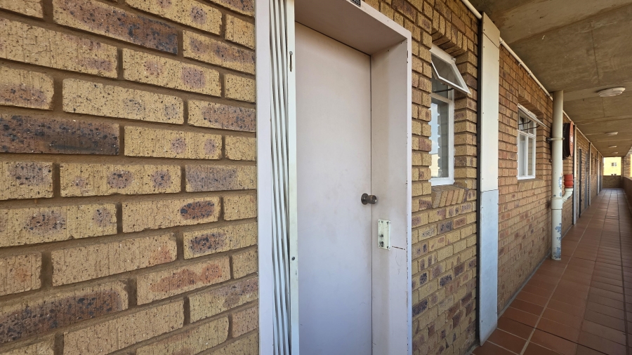 2 Bedroom Property for Sale in Zwartkop Gauteng