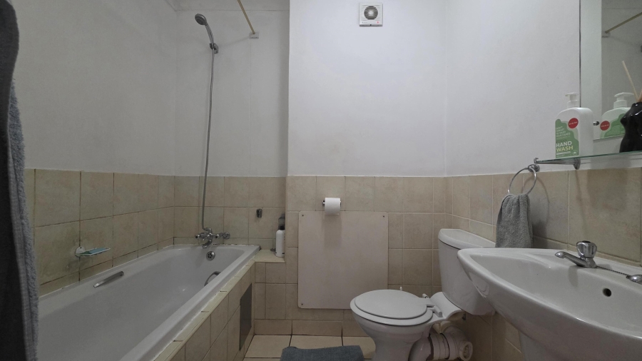 2 Bedroom Property for Sale in Zwartkop Gauteng