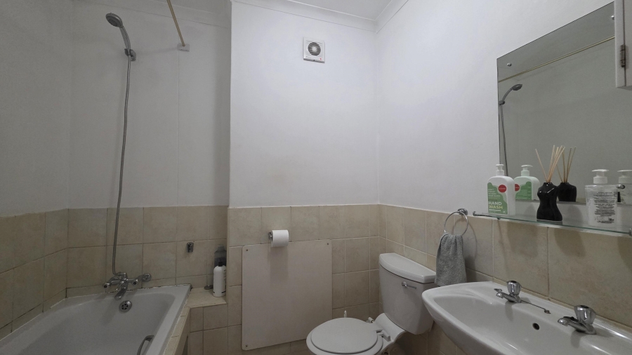 2 Bedroom Property for Sale in Zwartkop Gauteng