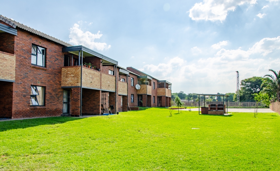 To Let 2 Bedroom Property for Rent in La Montagne Gauteng