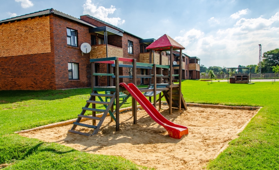 To Let 2 Bedroom Property for Rent in La Montagne Gauteng